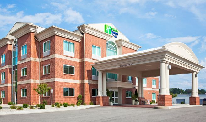 Holiday Inn Express Hotel & Suites Exterior