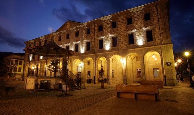 Hotel Balneario Orduna Plaza Exterior