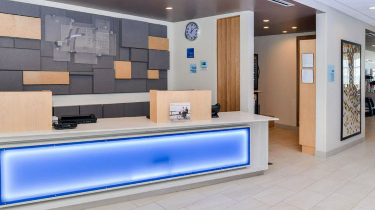 Holiday Inn Express Alliance Lobby