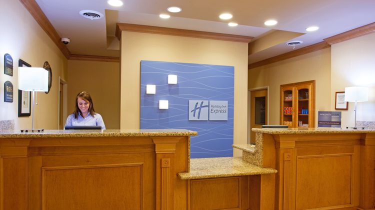 Holiday Inn Express Chesterfield Lobby