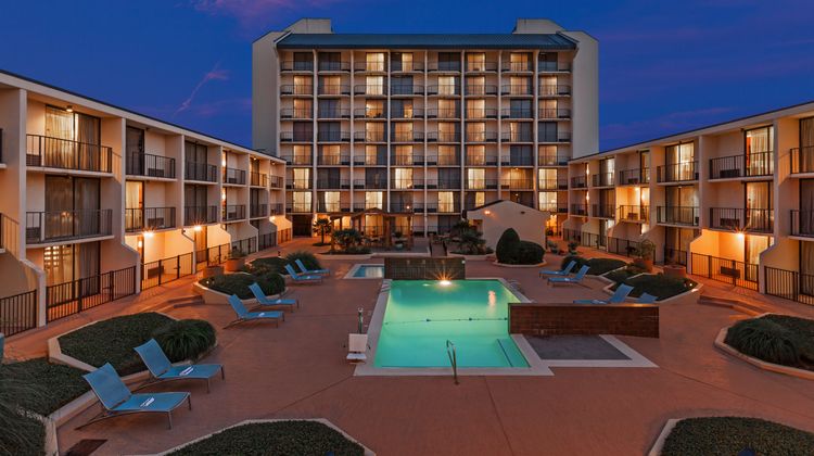 Holiday Inn Tyler-Conference Center Pool