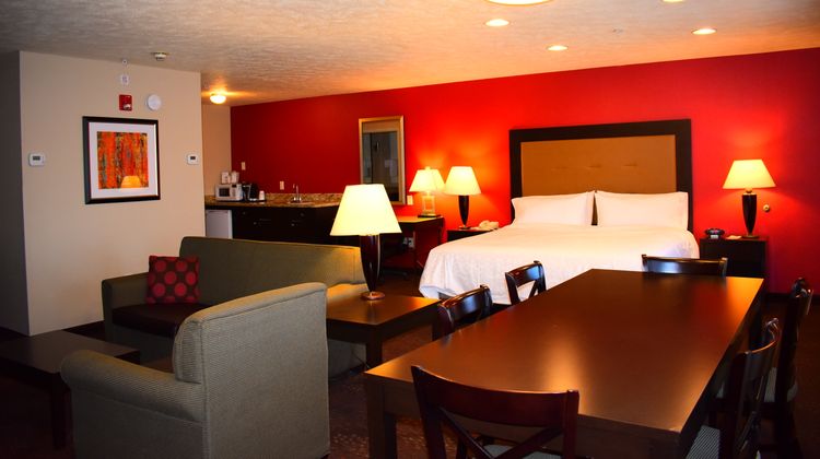 Holiday Inn Express Suite