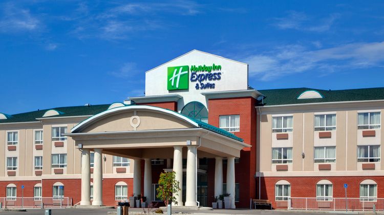 Holiday Inn Express Hinton Exterior