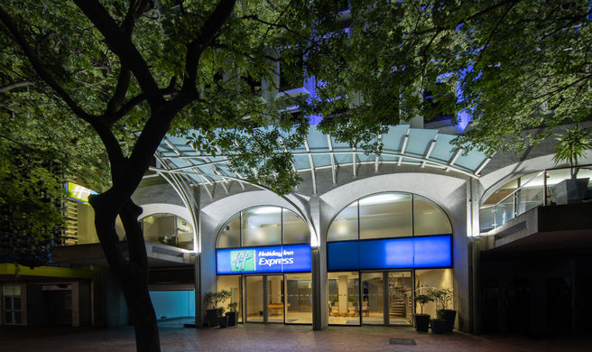 Holiday Inn Express City Centre Exterior