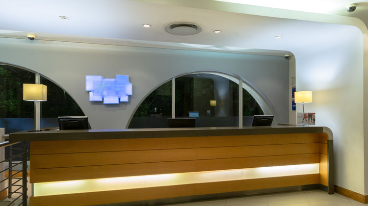 Holiday Inn Express City Centre Lobby