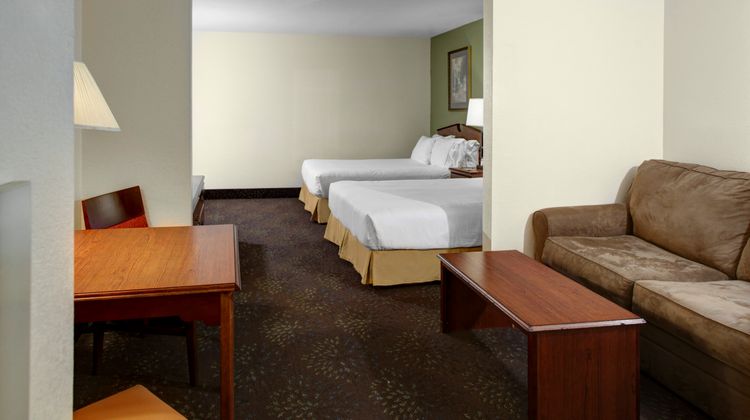 Holiday Inn Express Suite