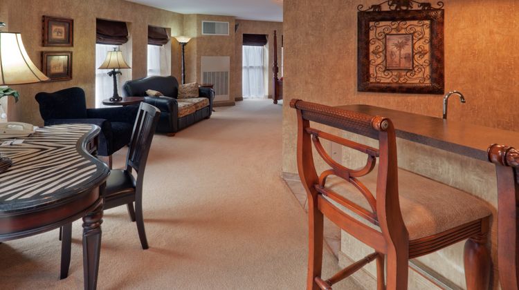 Holiday Inn Express Suite