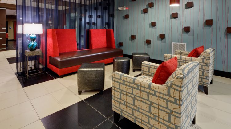Holiday Inn Express & Suites York SE Lobby