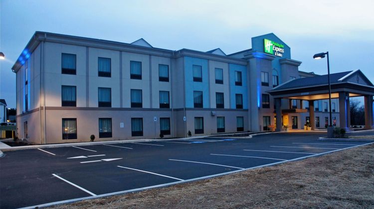 Holiday Inn Express & Suites York SE Exterior