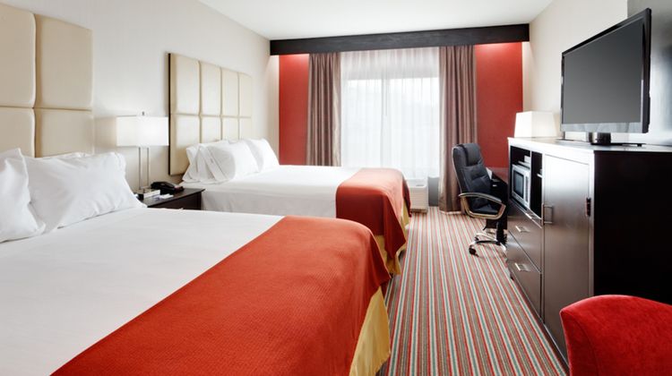Holiday Inn Express & Suites York SE Room