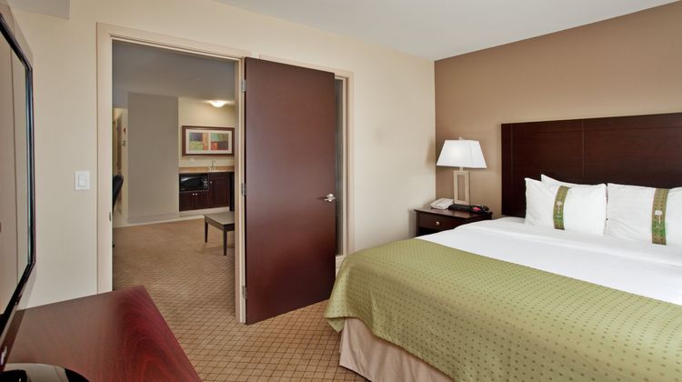 Holiday Inn Hotel & Suites Kamloops Suite