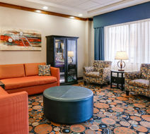 Holiday Inn Express & Suites Lobby
