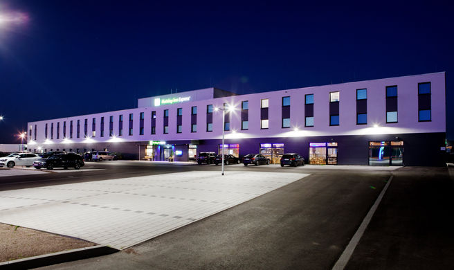 Holiday Inn Express Ringsheim Exterior