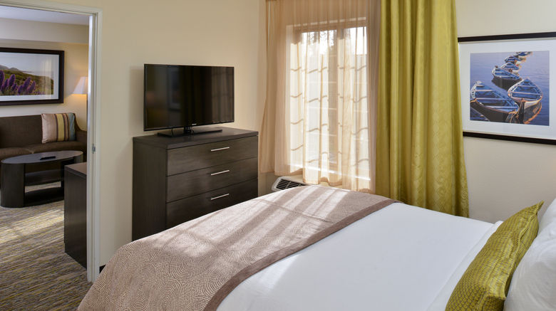 <b>Candlewood Suites Eugene Springfield Room</b>. Images powered by <a href="https://www.leonardoworldwide.com/" title="Leonardo Worldwide" target="_blank">Leonardo</a>.