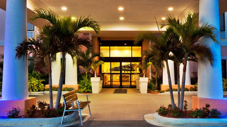 Holiday Inn Express Exterior