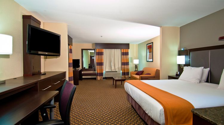 Holiday Inn Express Jackson/Pearl Arpt Suite
