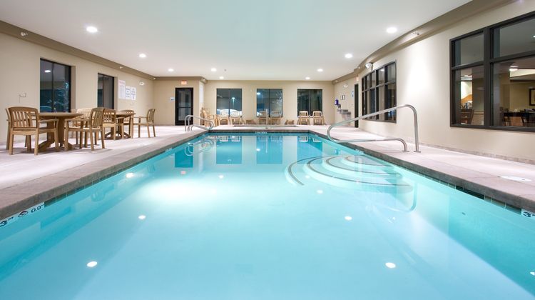 Holiday Inn Express Hotel & Suites Pool