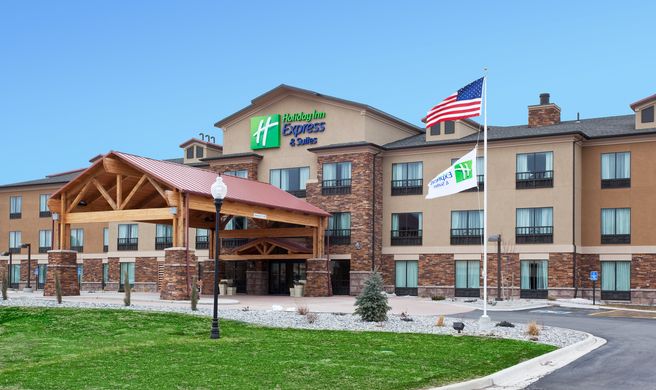 Holiday Inn Express Hotel & Suites Exterior