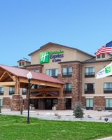 Holiday Inn Express Hotel & Suites