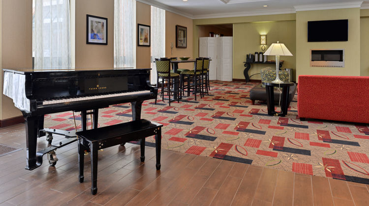 Holiday Inn New London-Mystic Area Lobby