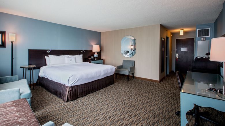 <b>Crowne Plaza Glen Ellyn-Lombard-Downers Room</b>. Images powered by <a href="https://www.leonardoworldwide.com/" title="Leonardo Worldwide" target="_blank">Leonardo</a>.