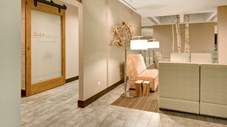 Crowne Plaza Glen Ellyn-Lombard-Downers Lobby