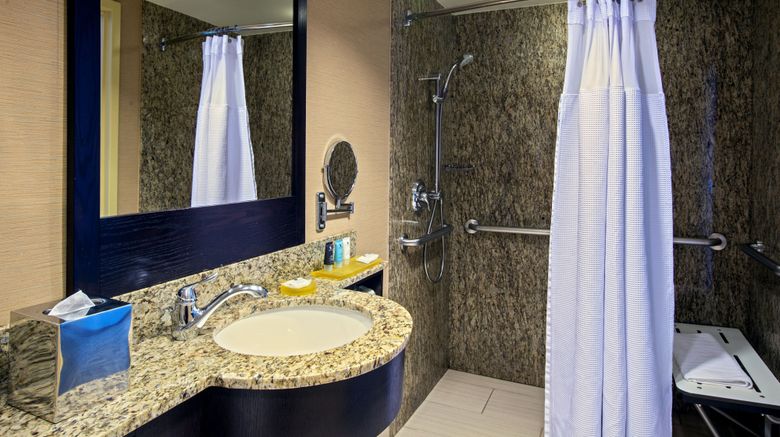 <b>Crowne Plaza Glen Ellyn-Lombard-Downers Room</b>. Images powered by <a href="https://www.leonardoworldwide.com/" title="Leonardo Worldwide" target="_blank">Leonardo</a>.