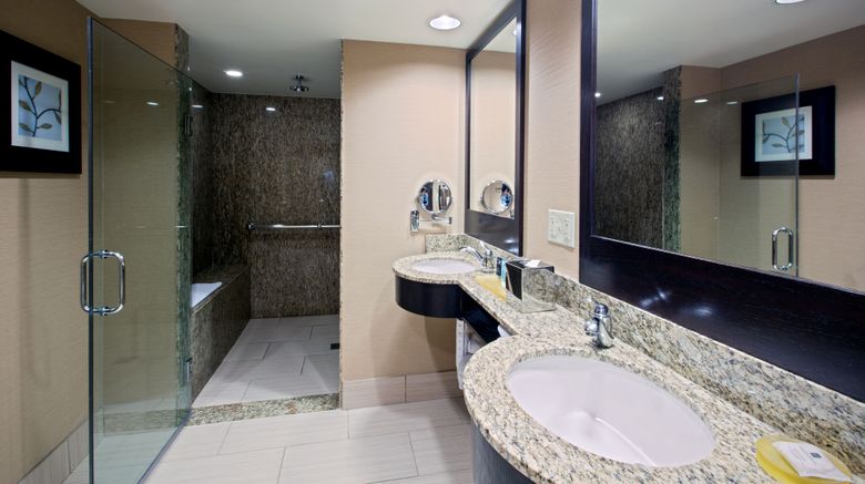 <b>Crowne Plaza Glen Ellyn-Lombard-Downers Suite</b>. Images powered by <a href="https://www.leonardoworldwide.com/" title="Leonardo Worldwide" target="_blank">Leonardo</a>.