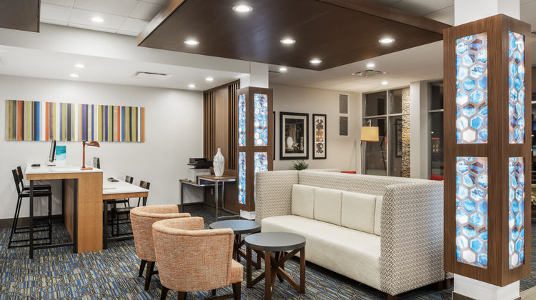 Holiday Inn Express & Suites West Plains Lobby