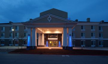 Holiday Inn Express Hotel & Suites