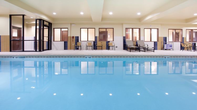 Holiday Inn Express Hotel & Suites Pool