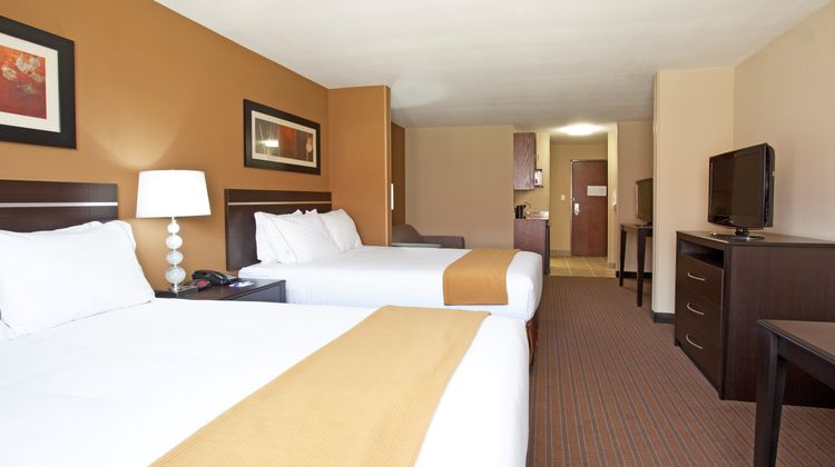 Holiday Inn Express Hotel & Suites Suite