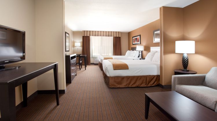 Holiday Inn Express Hotel & Suites Suite