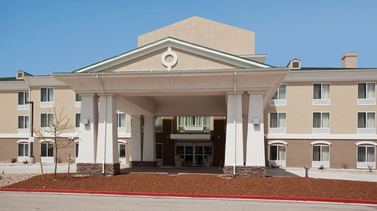 Holiday Inn Express Hotel & Suites Exterior