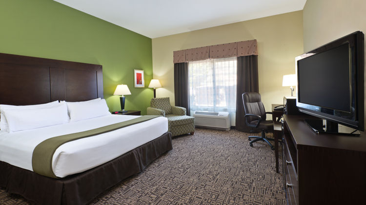 Holiday Inn Express Hotel & Suites Room