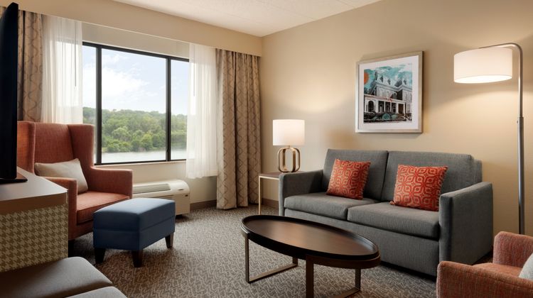 Holiday Inn & Suites Council Bluffs-I-29 Suite