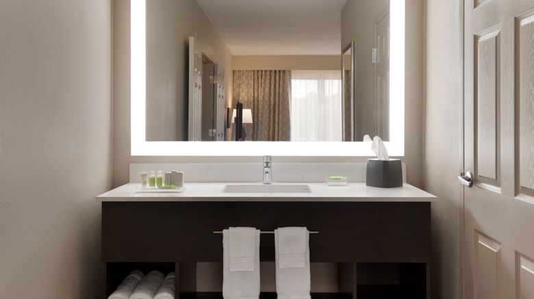 <b>Holiday Inn Hotel & Suites Room</b>. Images powered by <a href="https://www.leonardoworldwide.com/" title="Leonardo Worldwide" target="_blank">Leonardo</a>.