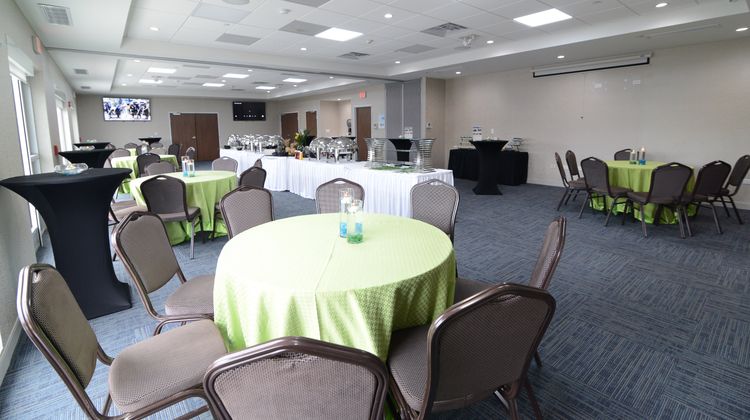 Holiday Inn Expres/Stes Chicago N Shore Meeting