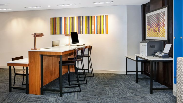 Holiday Inn Expres/Stes Chicago N Shore Other