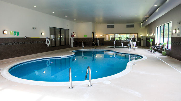 Holiday Inn Express & Suites La Vale Pool