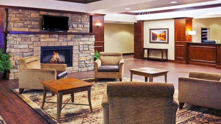Holiday Inn Express & Suites Lobby