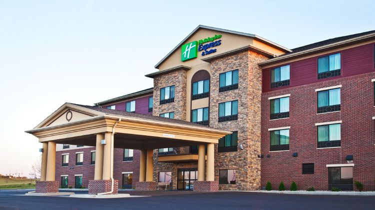 Holiday Inn Express & Suites Exterior