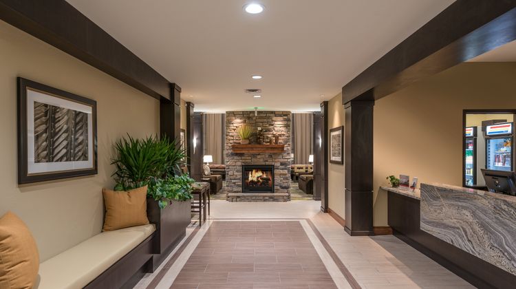 Staybridge Suites Eau Claire-Altoona Exterior