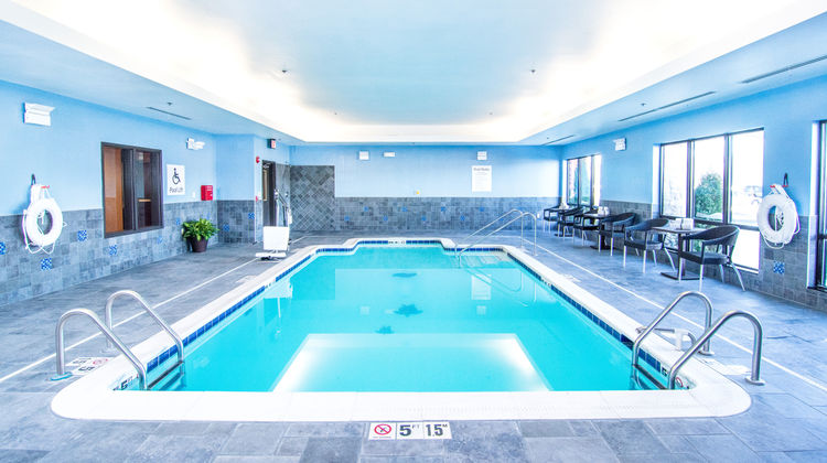 Holiday Inn Express/Stes University Area Pool