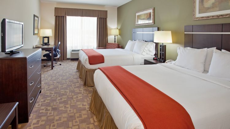 Holiday Inn Express & Suites Topeka N Room