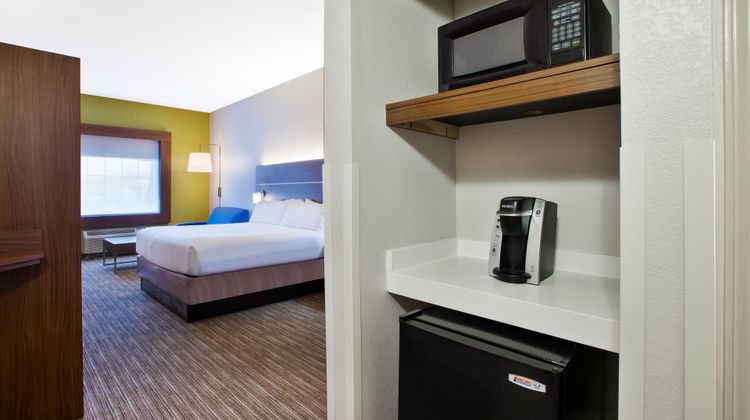 Holiday Inn Express Knoxville Airport Room