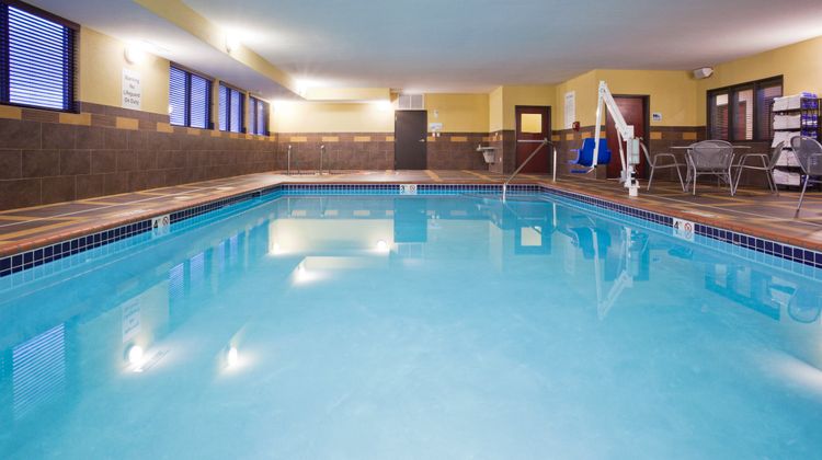 Holiday Inn Exp/Stes Mayo Clinic Area Pool
