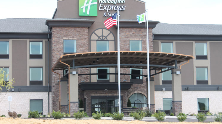 Holiday Inn Express & Suites Glasgow Exterior
