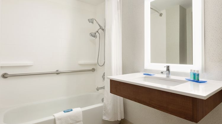Holiday Inn Express Hartford South Room