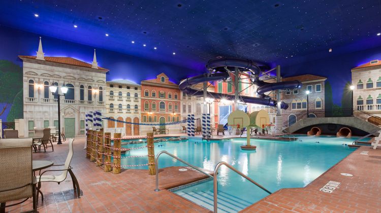 Holiday Inn Hotel & Suites Pool
